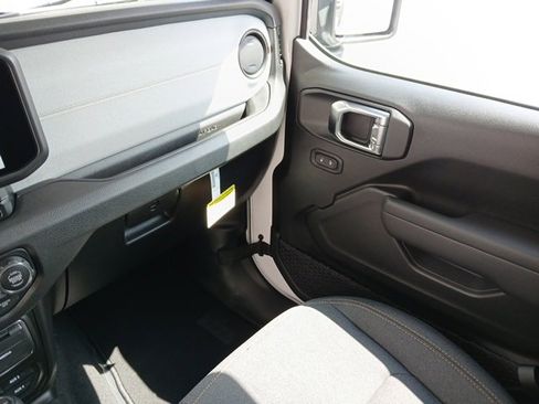 New 2025 Jeep Gladiator Sport image 36