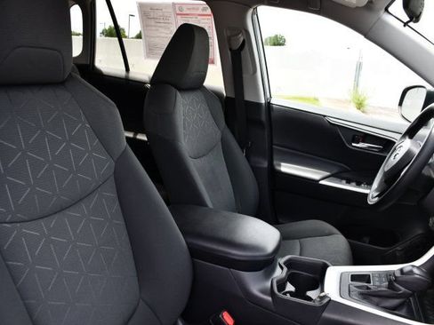Used 2021 Toyota RAV4 XLE AWD/4WD image 33