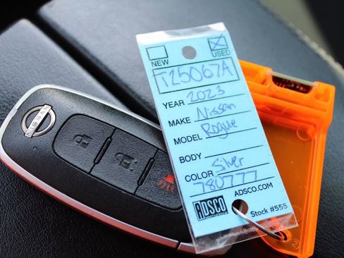 Used 2023 Nissan Rogue S image 29