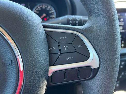Used 2023 Jeep Renegade Latitude AWD/4WD image 18