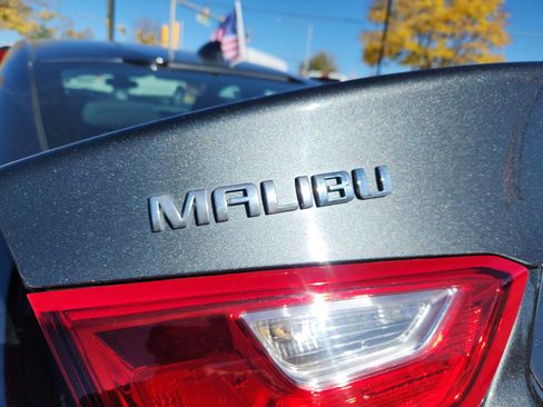 Used 2017 Chevrolet Malibu LT image 24