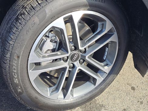 New 2025 Audi Q5 Premium image 16