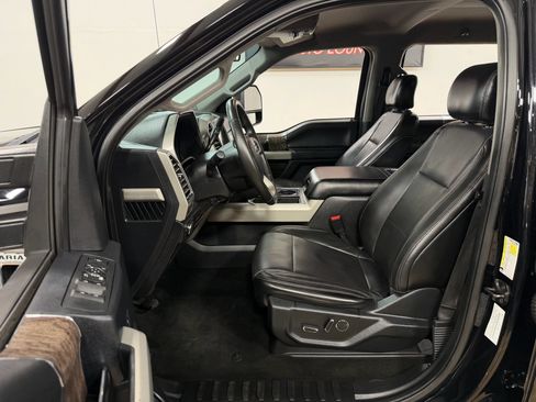 Used 2017 Ford F250 Lariat w/ Lariat Value Package AWD/4WD image 13