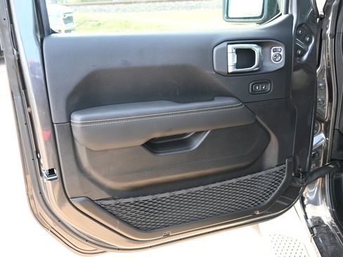 New 2025 Jeep Gladiator Sport image 9