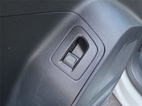 Used 2022 Volkswagen Atlas Cross Sport SEL R-Line image 14