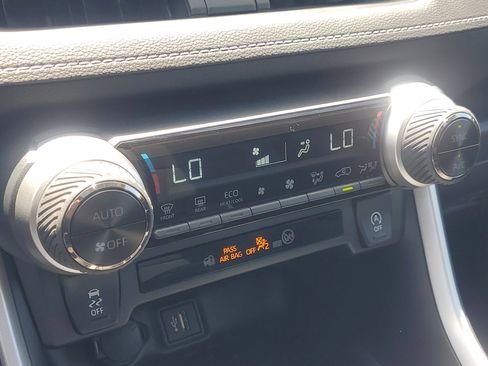 Used 2025 Toyota RAV4 XLE w/ Convenience Package FWD image 30