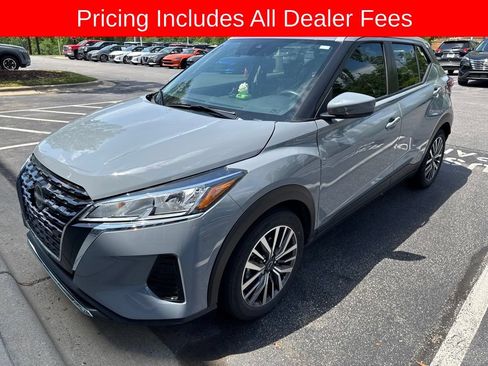 Used 2022 Nissan Kicks SV FWD image 4