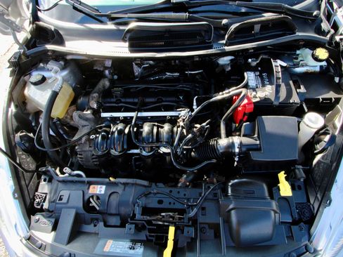Used 2014 Ford Fiesta Titanium image 11
