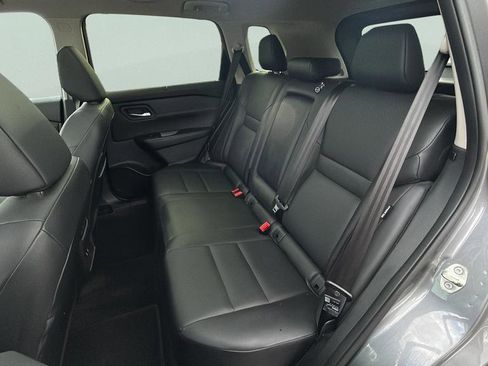 Used 2025 Nissan Rogue SV w/ SV Premium Package image 21