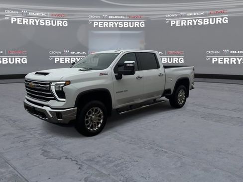 Used 2025 Chevrolet Silverado 2500 LTZ w/ LTZ Premium Package AWD/4WD image 4