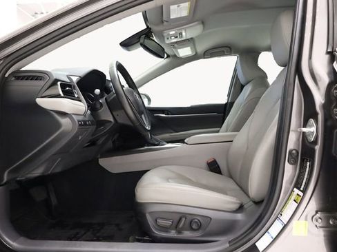 Used 2022 Toyota Camry XLE AWD/4WD image 11