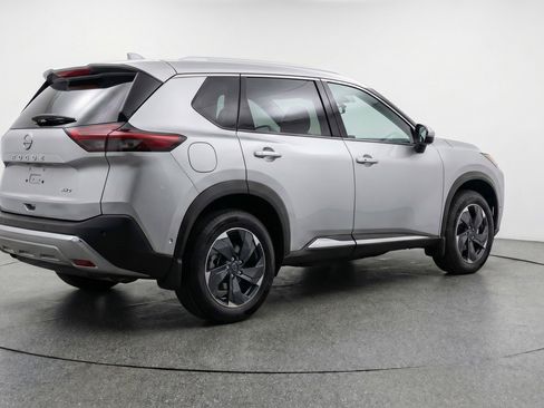 Used 2025 Nissan Rogue SV AWD/4WD image 9