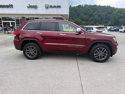 Used 2019 Jeep Grand Cherokee Limited AWD/4WD image 2