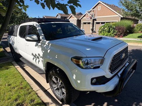 Used 2019 Toyota Tacoma TRD Sport w/ TRD Premium Sport Package AWD/4WD image 23