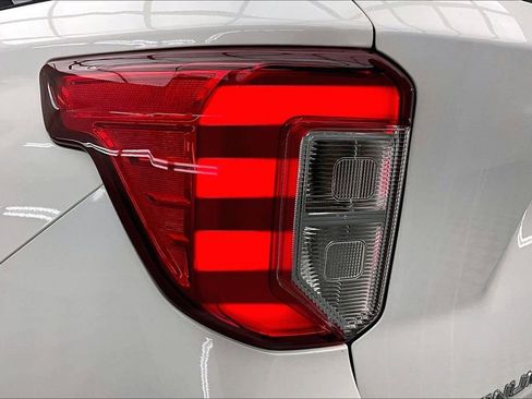Certified 2021 Ford Explorer Platinum w/ Equipment Group 601A AWD/4WD image 31