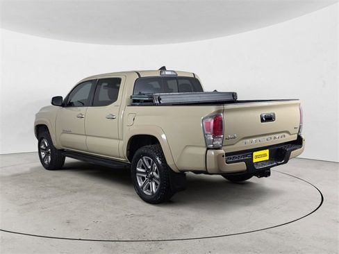 Used 2018 Toyota Tacoma Limited image 3