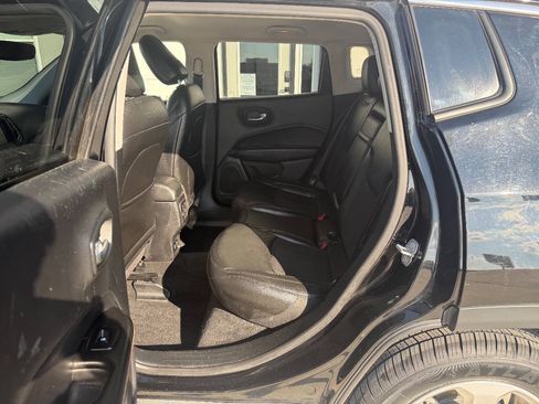 Used 2019 Jeep Compass Latitude FWD image 10