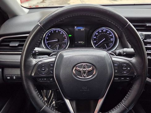 Used 2020 Toyota Camry SE w/ Convenience Package FWD image 18