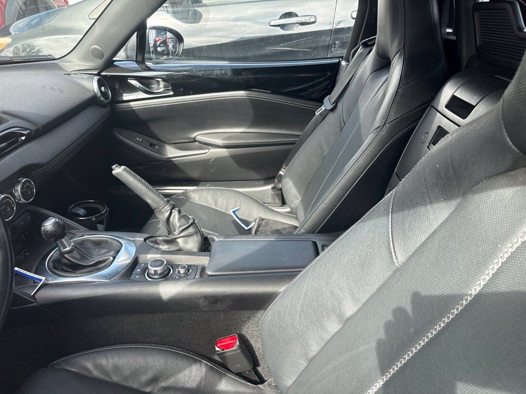Used 2023 MAZDA MX-5 Miata Grand Touring RWD image 3