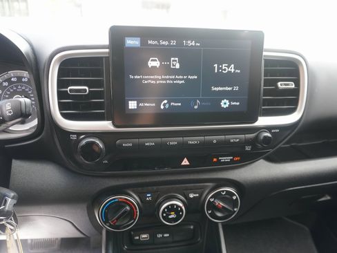 Used 2022 Hyundai Venue SE w/ Cargo Package image 12