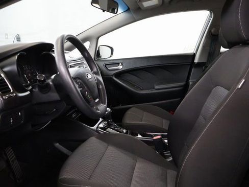 Used 2017 Kia Forte LX image 11