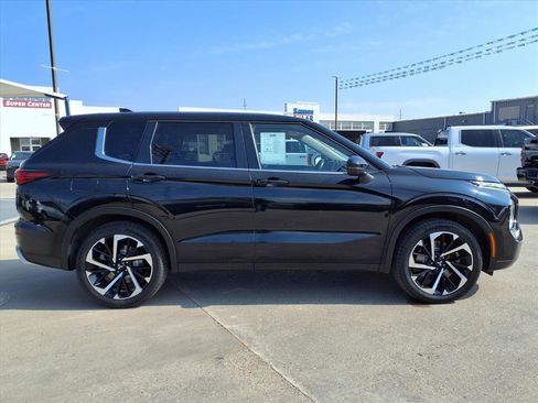Used 2024 Mitsubishi Outlander SE Black Edition image 8