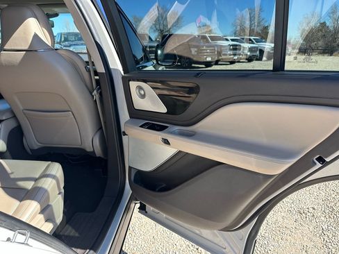 Used 2022 Lincoln Aviator Reserve w/ Equipment Group 201A AWD/4WD image 17