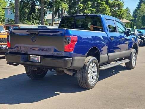 Used 2019 Nissan Titan SV AWD/4WD image 7
