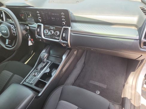 Used 2022 Kia Sorento LX AWD/4WD image 26