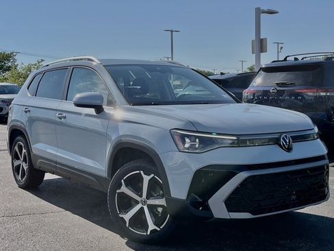 New 2026 Volkswagen Taos SEL AWD/4WD image 2