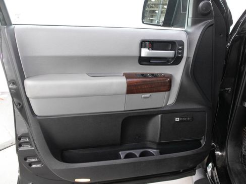 Used 2016 Toyota Sequoia Platinum AWD/4WD image 26