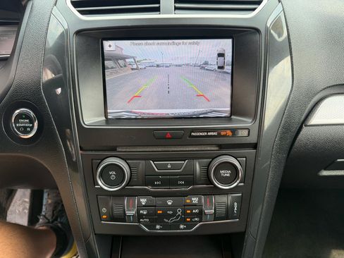 Used 2017 Ford Explorer XLT w/ Equipment Group 201A AWD/4WD image 34