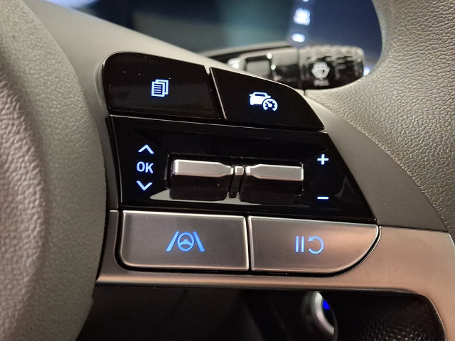 Used 2024 Hyundai Elantra SEL FWD image 21