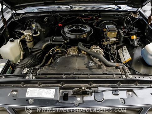 Used 1990 GMC Suburban 4WD image 37