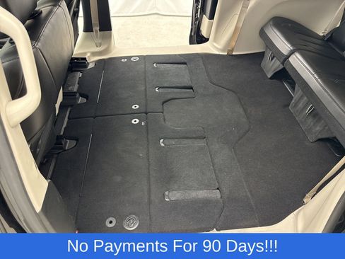 Used 2023 Chrysler Pacifica Touring-L FWD image 38