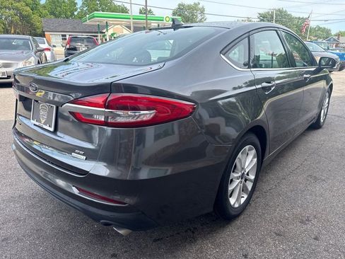 Used 2020 Ford Fusion SE FWD image 5