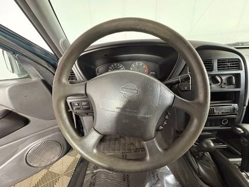 Used 1997 Nissan Pathfinder SE image 7
