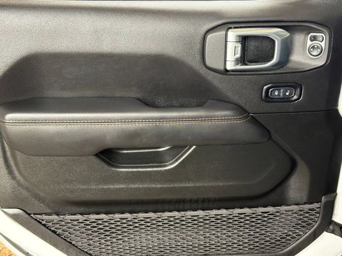 Used 2022 Jeep Wrangler Unlimited Sahara AWD/4WD image 3