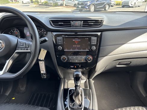 Used 2018 Nissan Rogue S AWD/4WD image 23