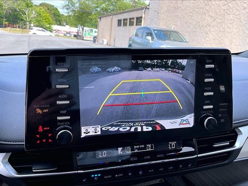 Certified 2024 Toyota Sienna Limited FWD image 27