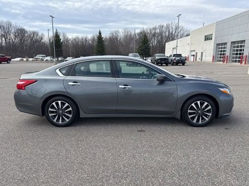 Used 2017 Nissan Altima 2.5 SV image 11