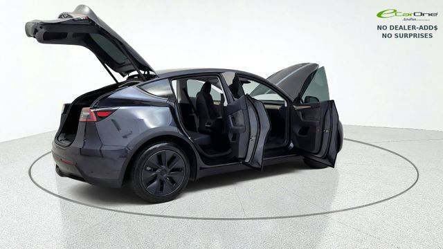 Used 2025 Tesla Model Y Long Range RWD image 19