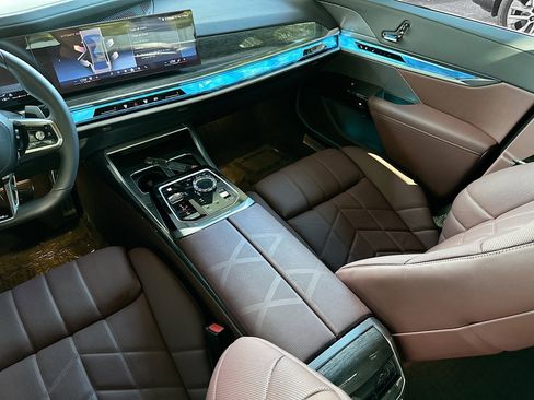 Used 2025 BMW 760i xDrive 760i xDrive w/ Executive Package image 25