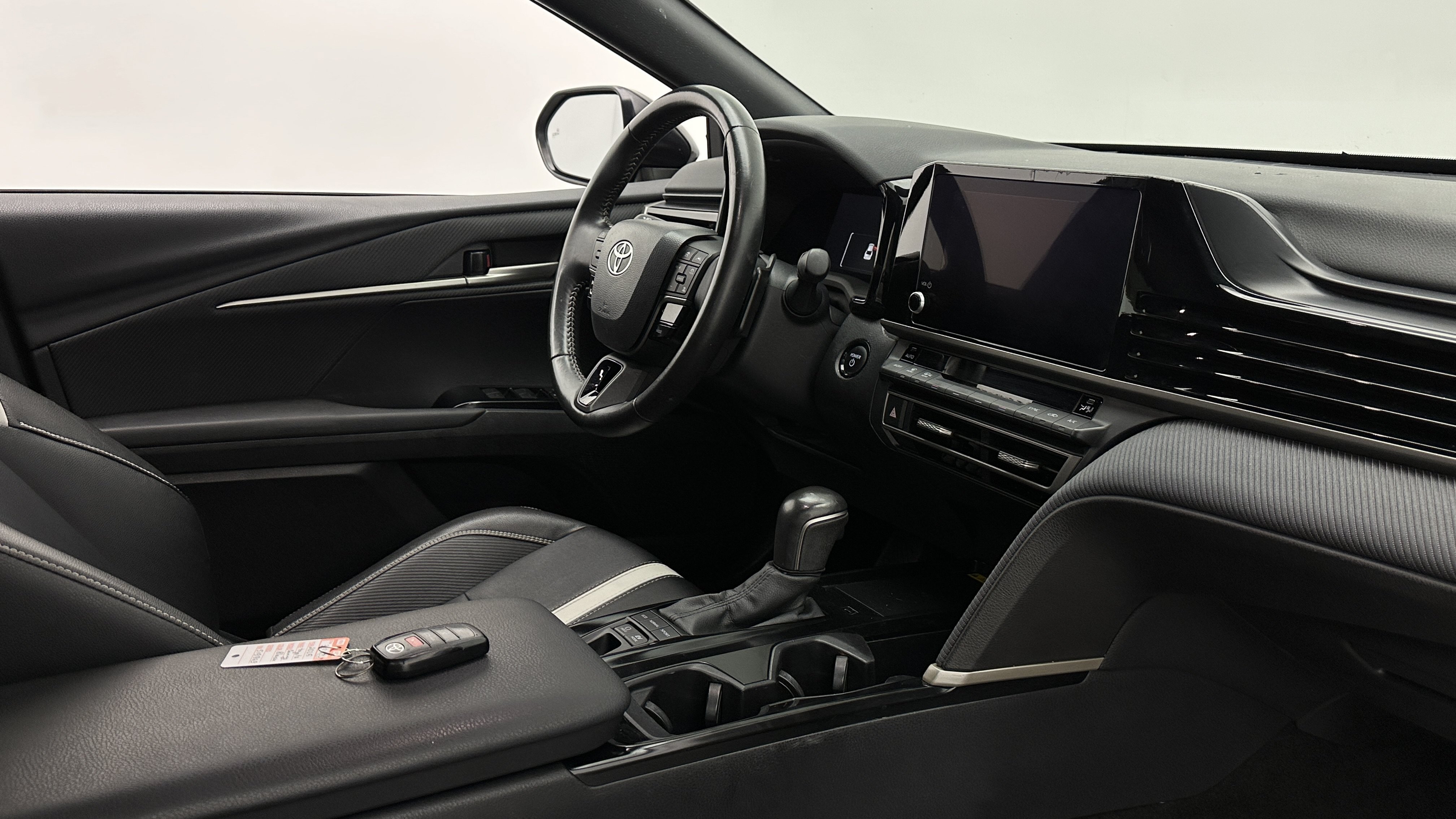 Used 2025 Toyota Camry SE FWD image 35