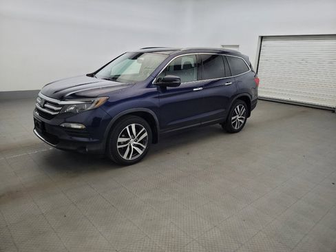 Used 2017 Honda Pilot Touring image 2