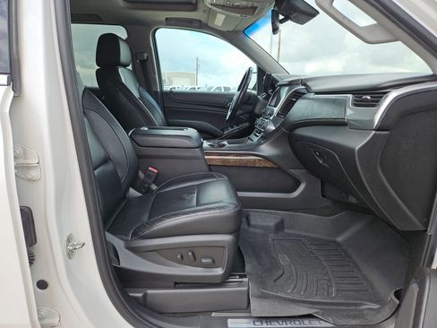 Used 2018 Chevrolet Suburban LT AWD/4WD image 27