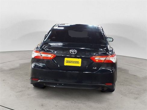 Used 2018 Toyota Camry LE image 4