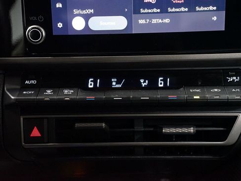 Certified 2025 Toyota Camry SE image 21