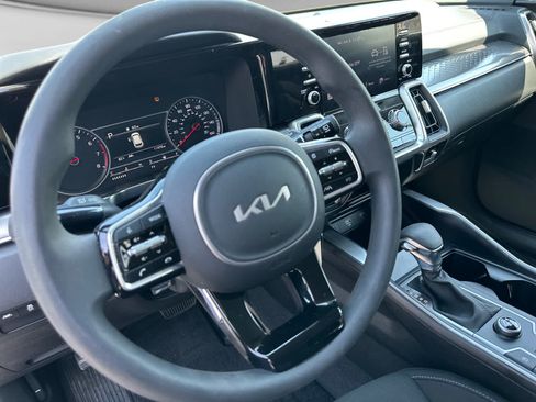Used 2023 Kia Sorento LX FWD image 13