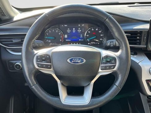 Used 2022 Ford Explorer XLT w/ Equipment Group 202A AWD/4WD image 18